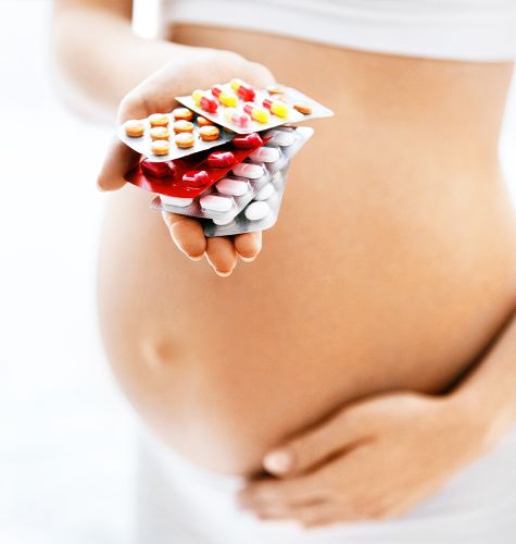 Witaminy dla kobiet starających się o dziecko - o czym muszą pamiętać?